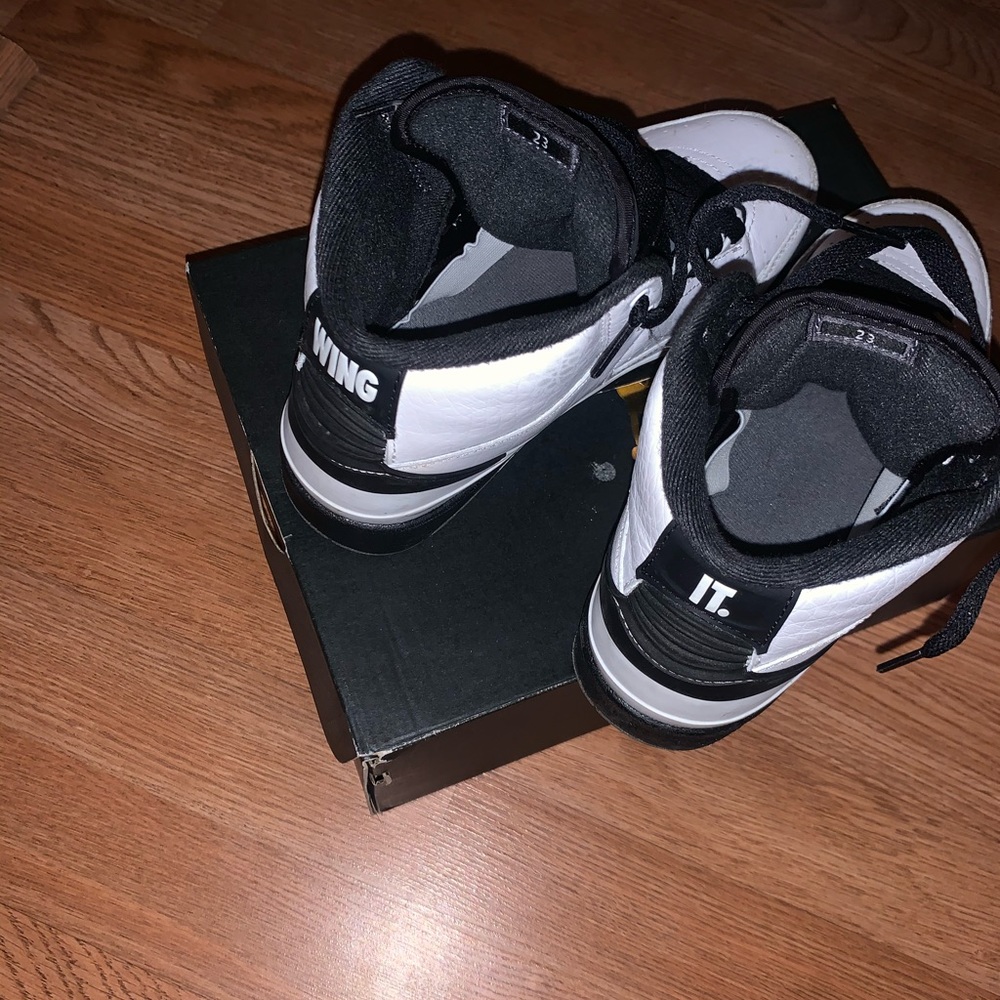 Jordan retro 2s